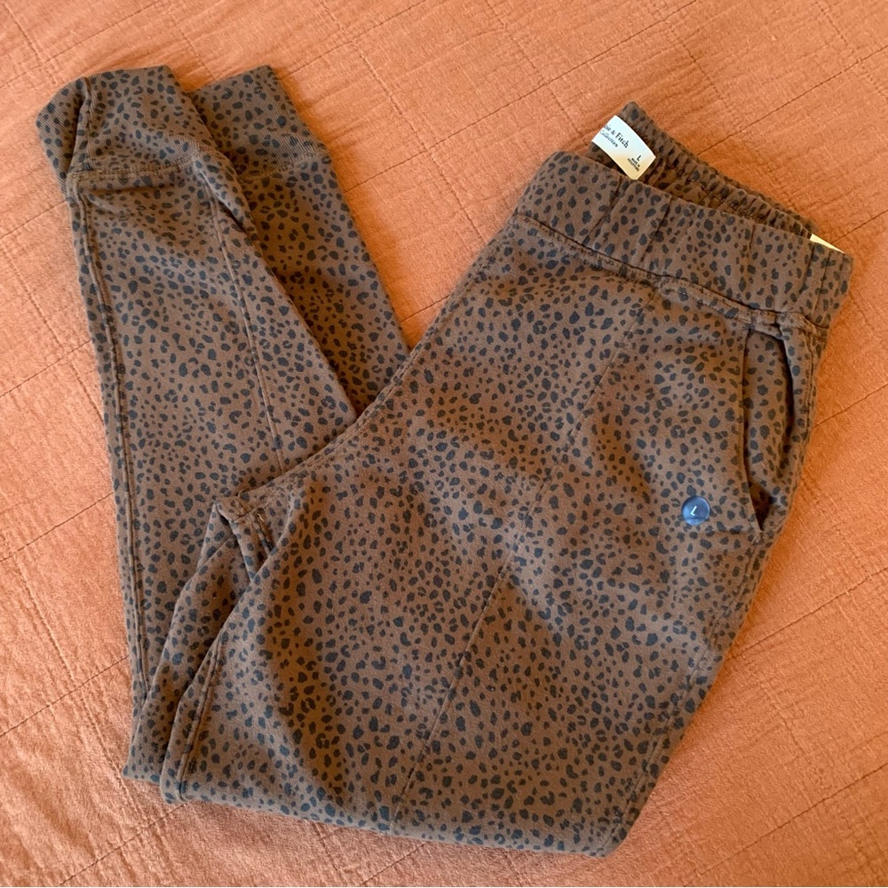 A&F Leopard Print Soft Collection Joggers - Picture 3 of 12